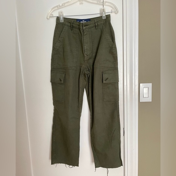 Hollister Ultra High Rise Mom Jeans - Picture 2 of 9